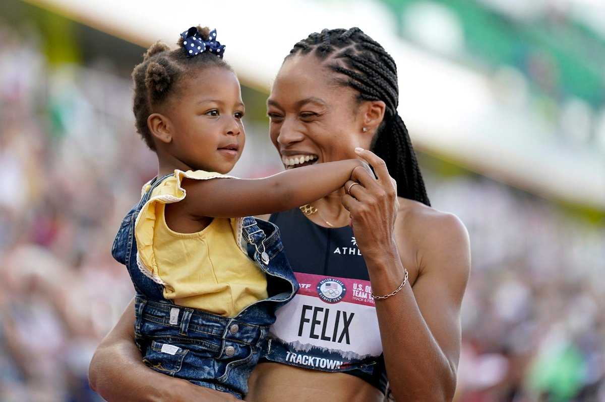 "Une apparence forte et belle de tant de façons différentes": la légende olympique américaine Allyson Felix élève sa fille en la sensibilisant à la positivité corporelle