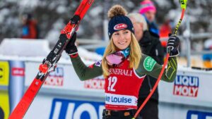 Une jeune fille suit les conseils de l'olympienne Mikaela Shiffrin sur le ski et bat tous les garçons au tournoi U-10