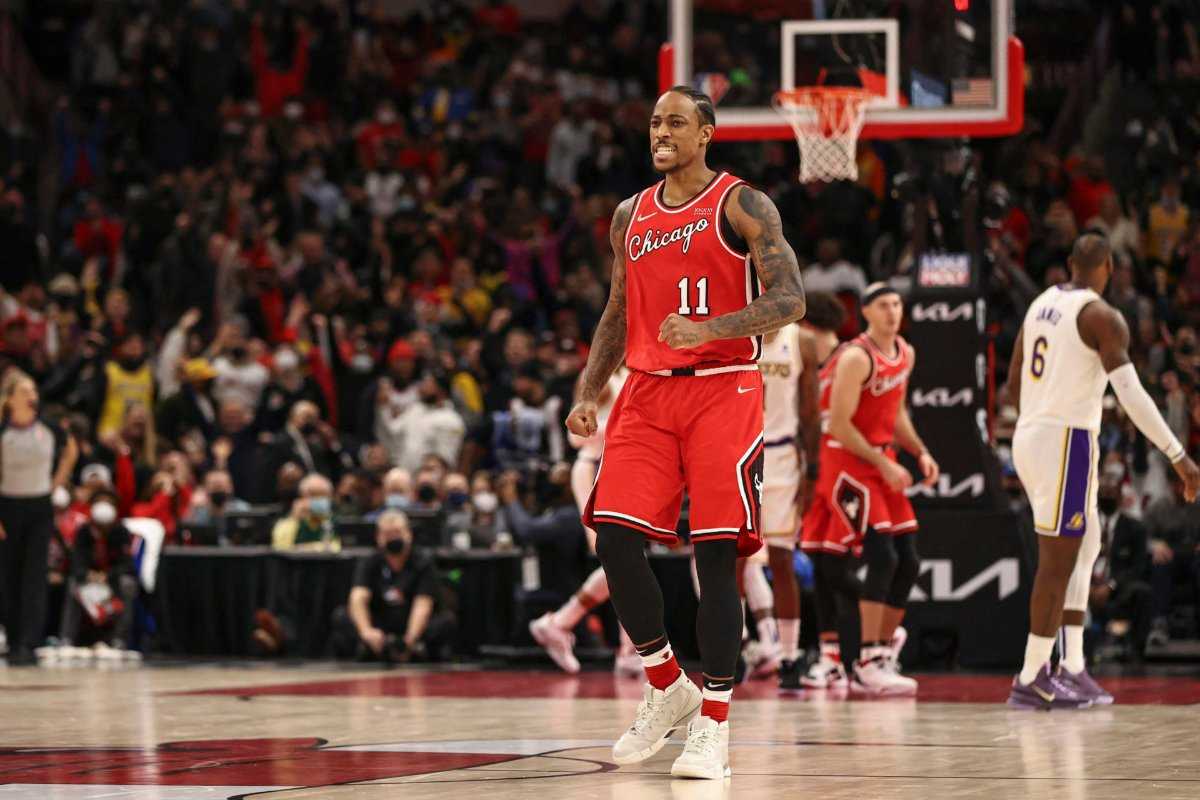 "DeMar De-Jordan": les fans des Bulls perdent la tête alors que DeMar DeRozan affiche les numéros de Michael Jordan