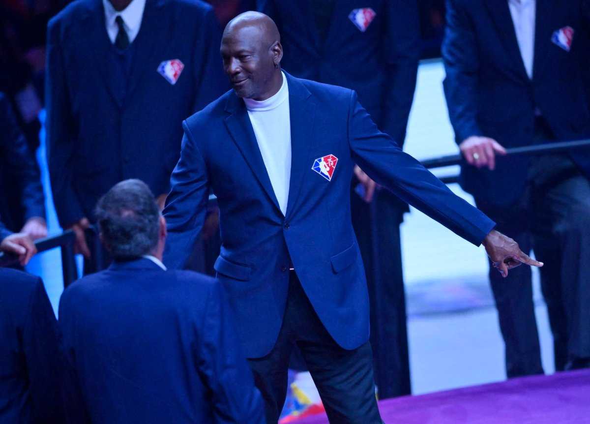 REGARDER: Michael Jordan visiblement toujours aigri à propos de sa rivalité de 30 ans avec Isiah Thomas;  Le duo s'évite délibérément lors du match des étoiles de la NBA