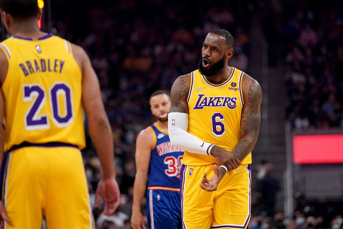 NBA Twitter éclate après que LeBron James ait franchi une autre étape lors de la défaite des Lakers contre les Pélicans