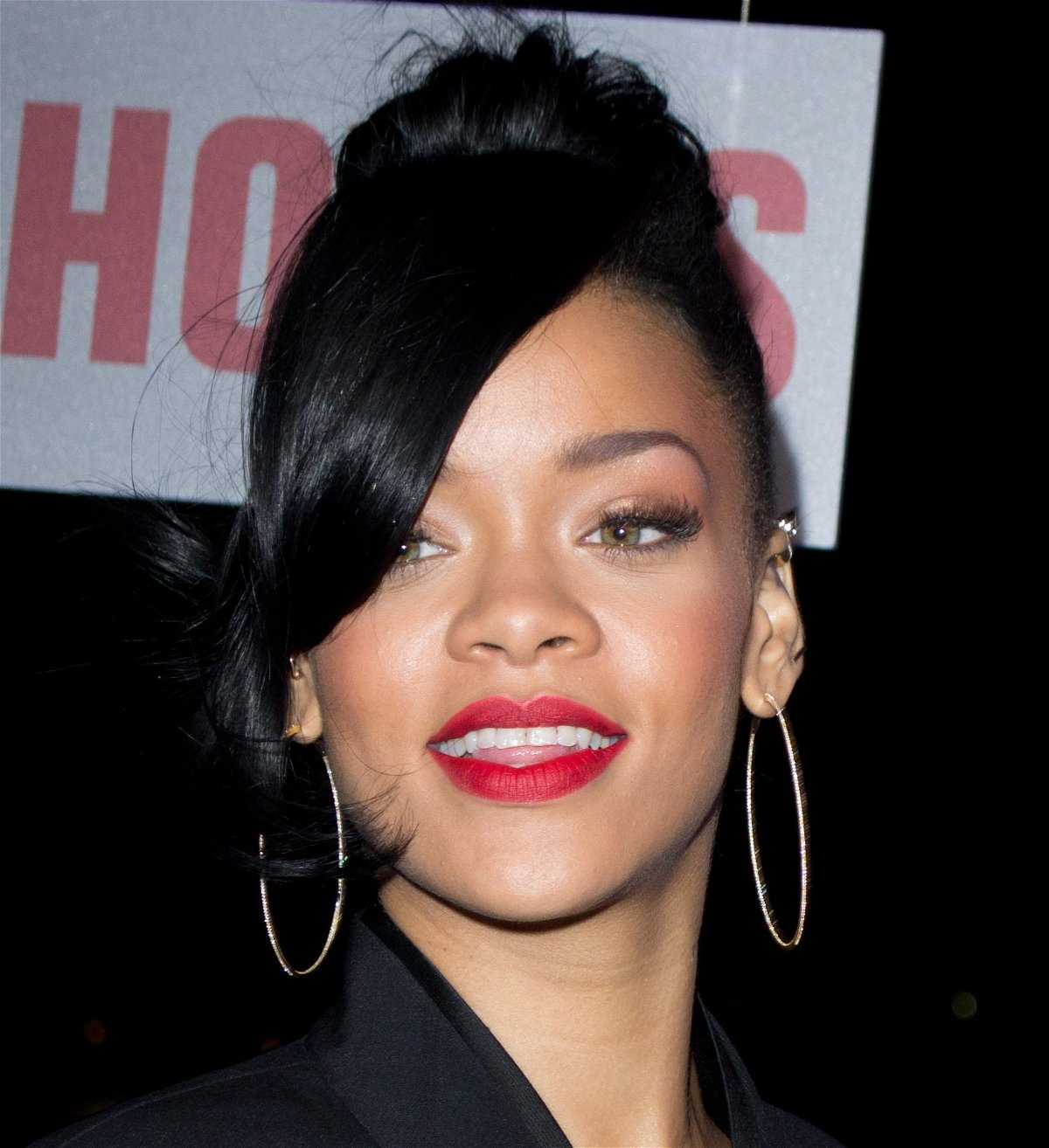 Au milieu de rumeurs de rupture massives, la grossesse de Rihanna gagne un nouveau fan à Pokimane