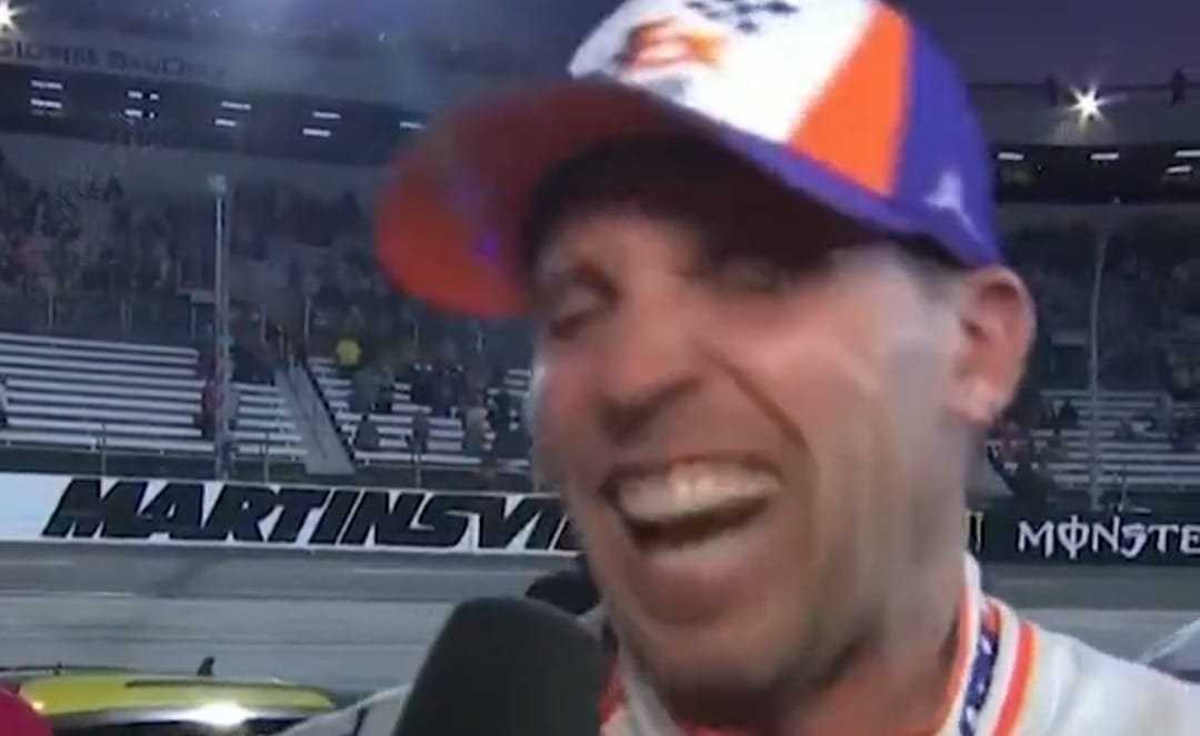 Denny Hamlin réagit fièrement alors que Sam Mayer recrée son moment emblématique de NASCAR après sa bagarre avec Ty Gibbs