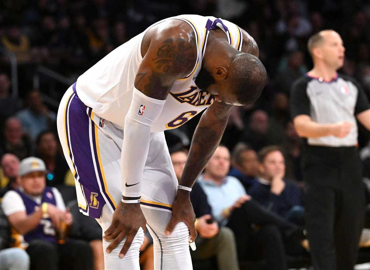 "Le plus grand échec de la Superteam de tous les temps": les fans se démènent à la suite de l'échec de LeBron James Led Lakers à faire des KO NBA 2021-22