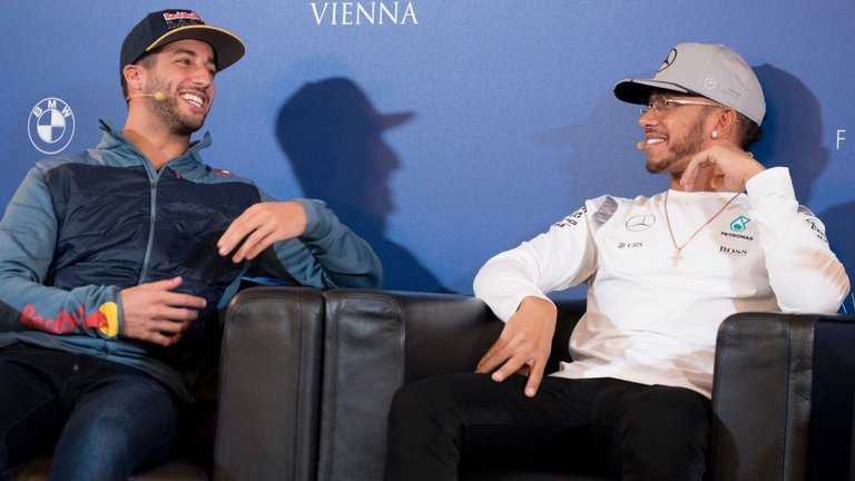 Lewis Hamilton rejoint Daniel Ricciardo Homecoming Hype Train avec un retour réconfortant