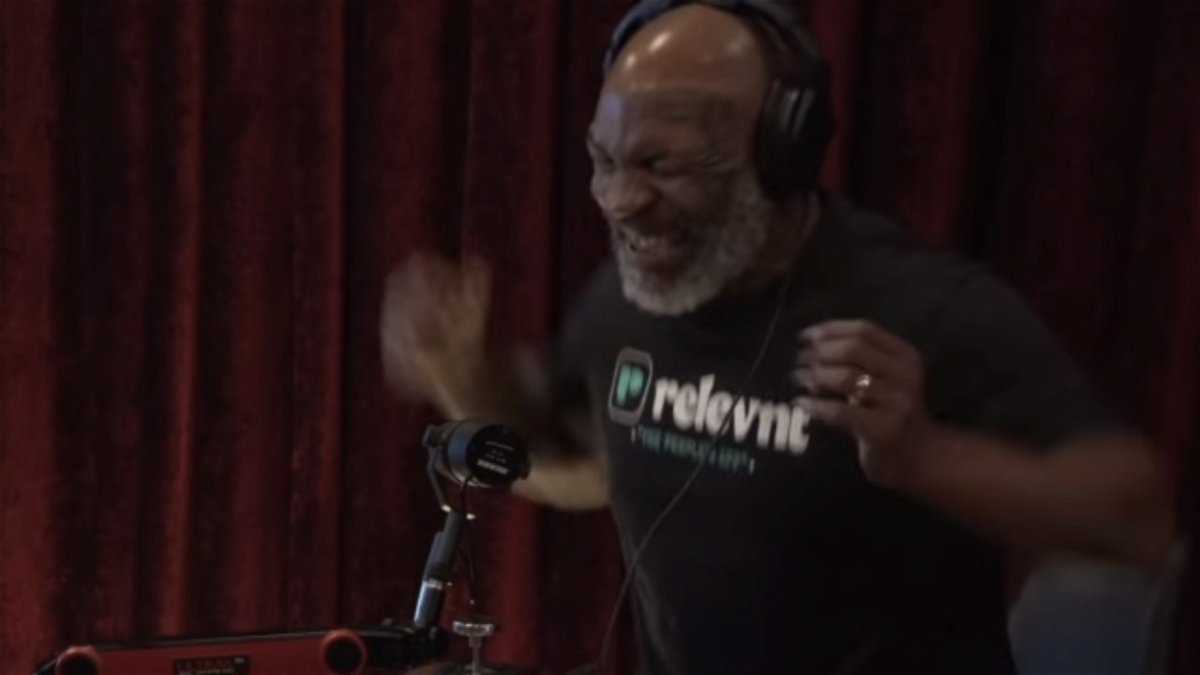 "Ne me fais pas ça, mec" - Joe Rogan pétrifie Mike Tyson avec une vidéo horrible sur son podcast