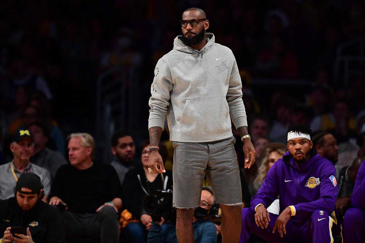 RAPPORTS: Un nom massif émerge en tant que prochain entraîneur des Lakers de Lebron James qui peut mettre en colère Joel Embiid et les 76ers