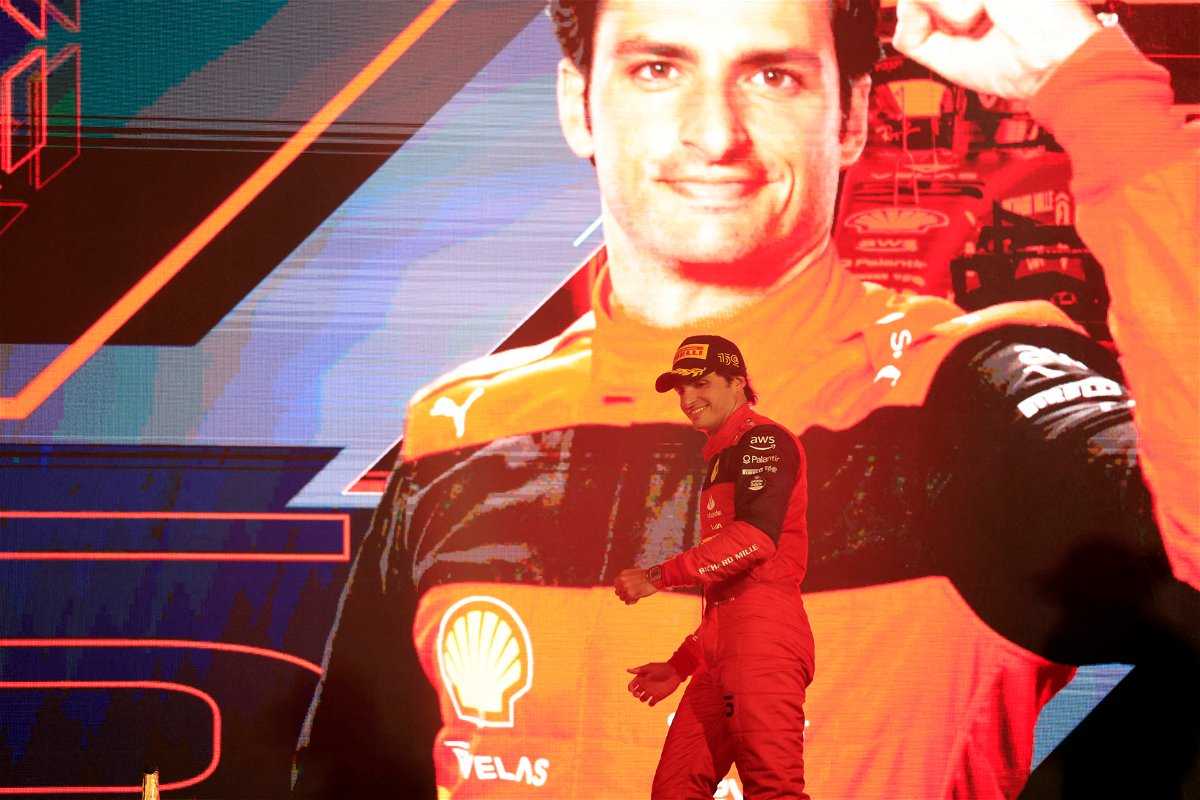 REGARDER: Clueless Carlos Sainz se moque de lui-même à Imola au milieu de l'évasion hilarante de Ricciardo