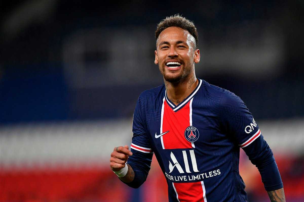 REGARDER: Neymar Jr est excité après avoir imité son coéquipier du PSG Keylor Navas dans sa chambre