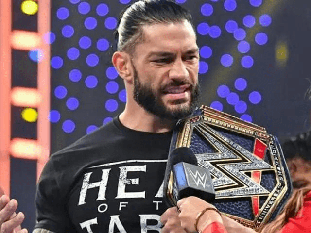 REGARDER: Roman Reigns tire directement sur la nouvelle sensation de la WWE
