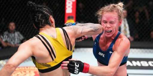 “Et les gens disent que les juges de boxe sont toujours mauvais” – L’UFC World appelle le vol après la perte par décision partagée de Holly Holm face à Ketlen Vieira UFC Vegas 55