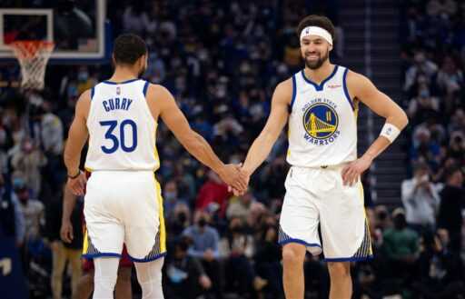 “Il est le Chandler de son Joey”: Stephen Curry et Klay Thompson laissent les fans de Warriors émus de 2019 contrariés par un impressionnant départ 2-0 contre les Mavs de Luka Doncic