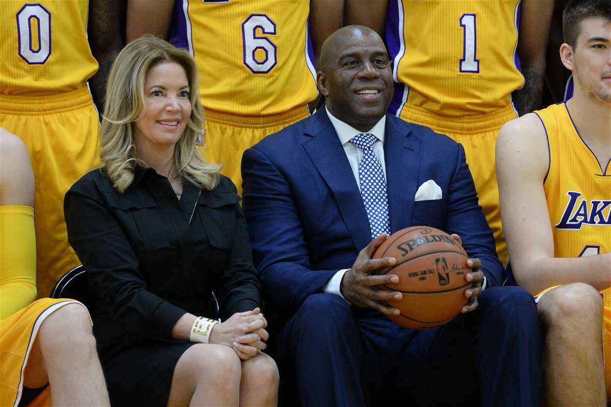 "Je ne veux pas de ce clown": les fans des Lakers sont furieux après que l'entraîneur-chef de Memed soit de retour sur le radar de l'équipe