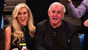 La légende de la WWE Ric Flair donne une mise à jour majeure sur les projets de mariage de sa fille Charlotte Flair en l'absence de la WWE