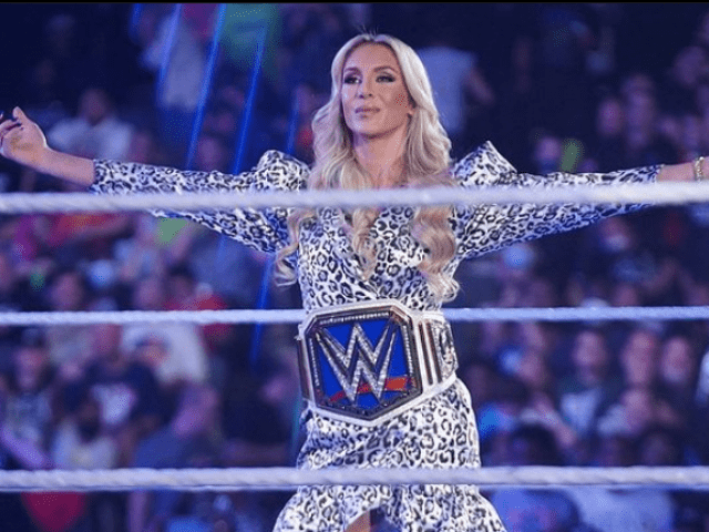 L'ancienne star de la WWE a révélé qu'elle avait accepté un segment "embarrassant" avec Charlotte Flair au milieu des craintes d'être libérée par la WWE