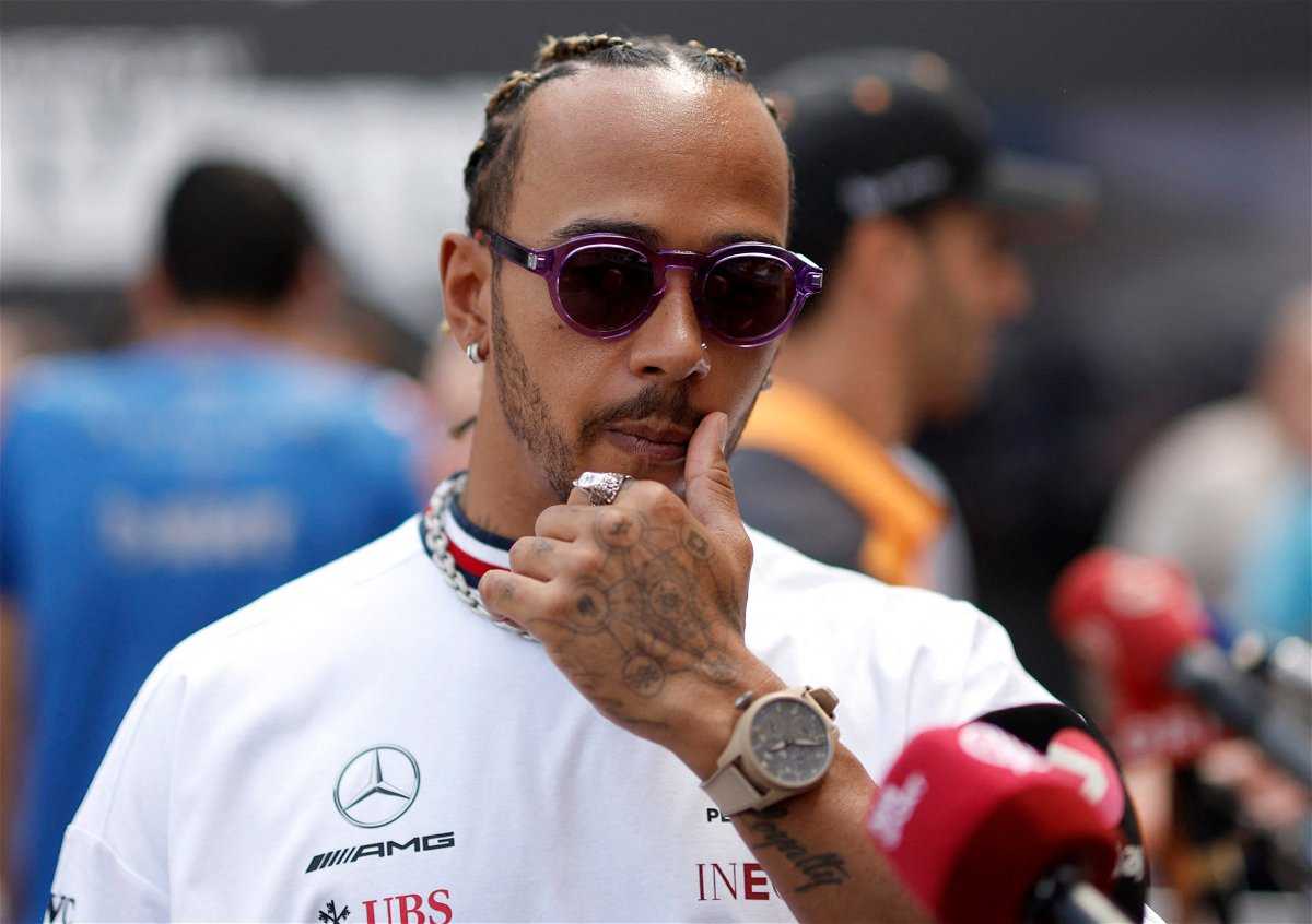 Lewis Hamilton apprécie les "fans" Shaun White et Russell Wilson alors que les stars se rendent à Monaco pour soutenir le champion de F1