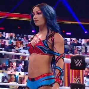 Mauvaise nouvelle pour les fans de Sasha Banks alors qu'elle est remplacée dans la célèbre vidéo de la WWE