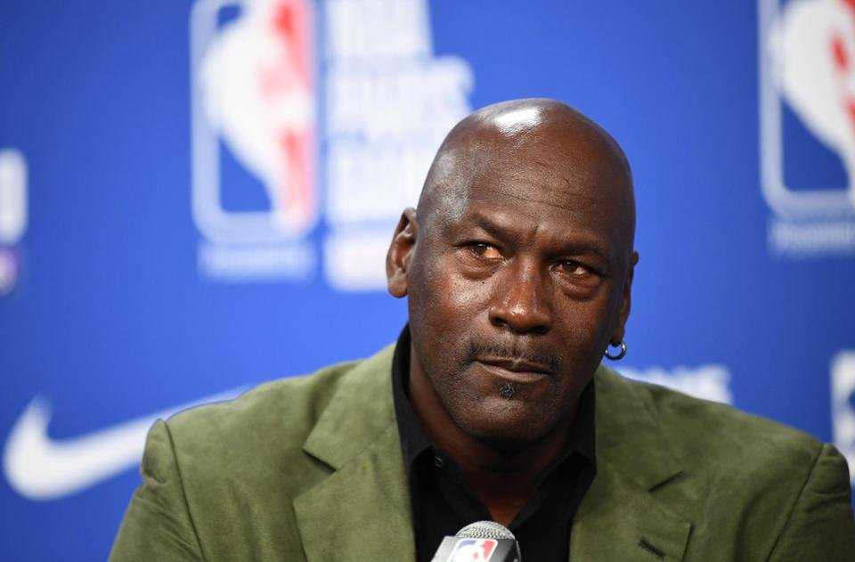 Michael Jordan, qui a joué jusqu'à 2 h 30 du matin avant le match Bulls, obtient une vérification de la réalité sur les « réseaux sociaux » de Rival détesté