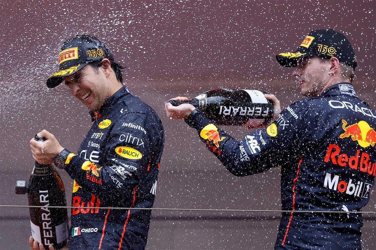 REGARDER: Les fans de F1 s'amusent alors que Sergio Perez émerge "détruit" après une soirée Red Bull mouvementée à Monaco