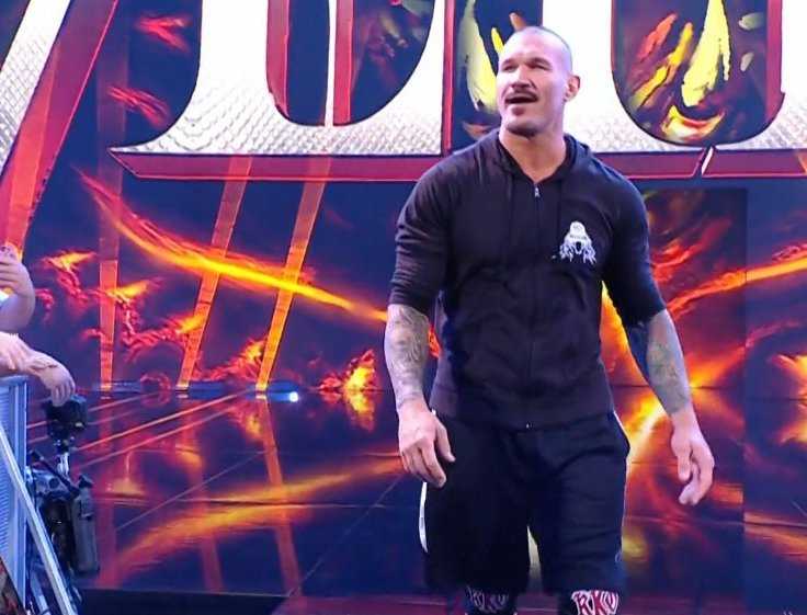 REGARDER: Randy Orton rompt son personnage alors qu'il est blessé pour danser sur la chanson thème de cette superstar de la WWE