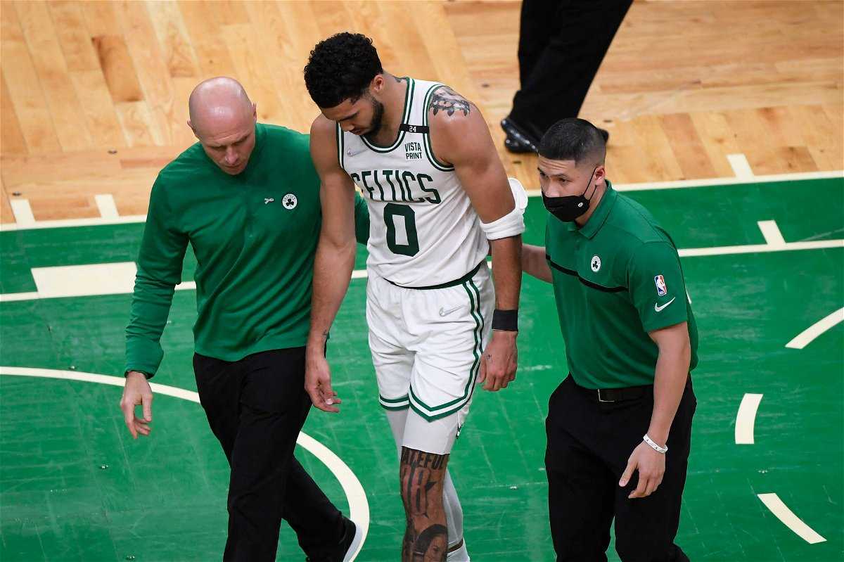 "Tatum Exposed": Jayson Tatum et les Celtics sont incendiés par les fans de la NBA après le mauvais affichage de Tatum menant à la défaite contre Jimmy Butler's Heat