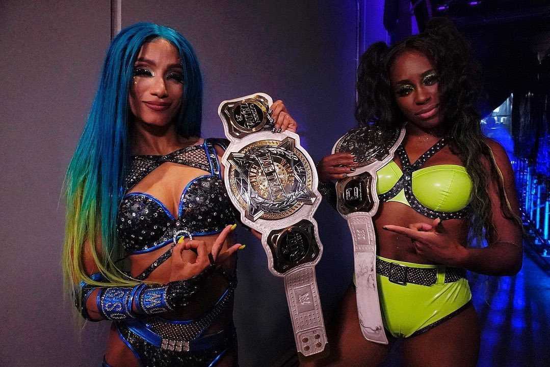 'Wrong as Hell!': Photos bon marché prises à Sasha Banks et Naomi Enrage Légende de la WWE et Mentor AEW actuel