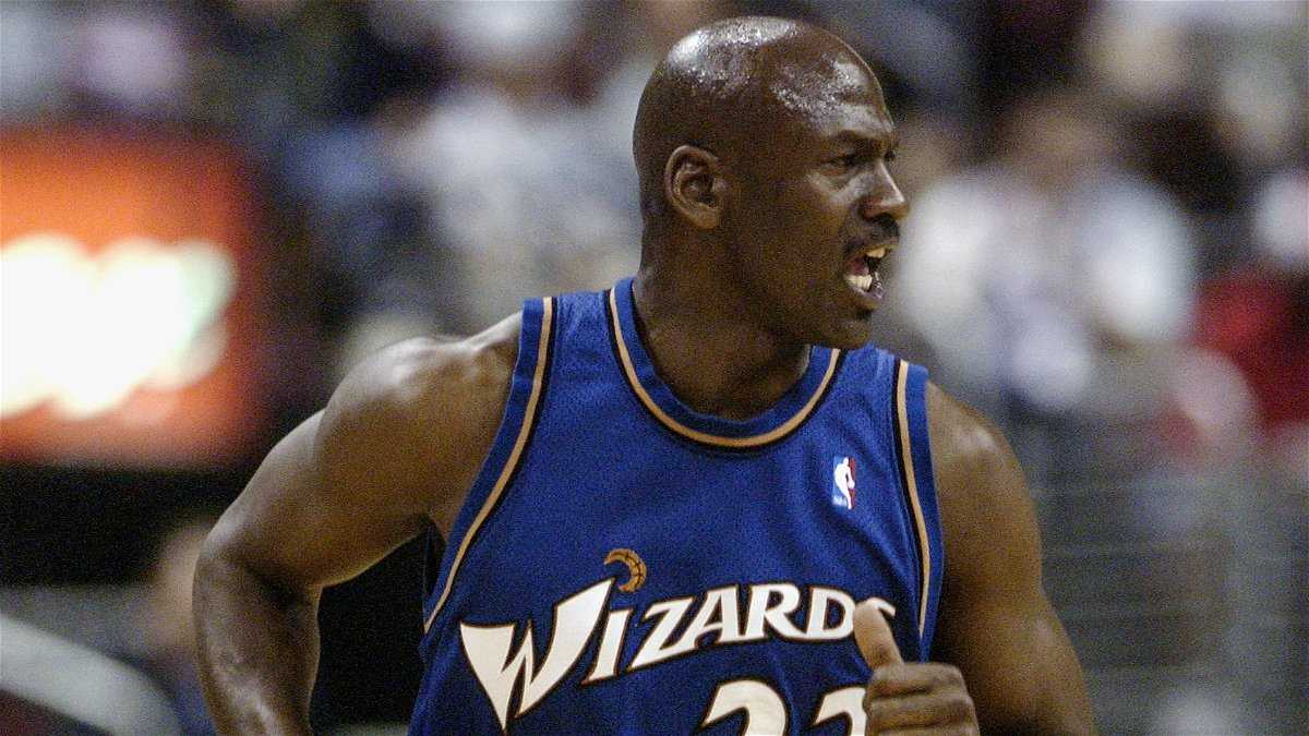 2 personnes importantes dans la carrière NBA de Michael Jordan se sont retrouvées dans un vilain boeuf qui a impliqué la police