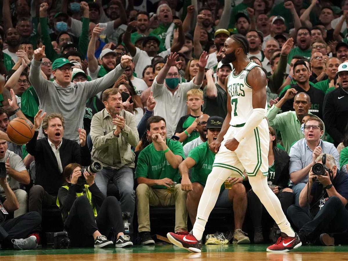 «Boston l'a intimidé»: Stephen Curry étouffant un retour aux Celtics de Jayson Tatum malgré l'héroïsme de Klay Thompson envoie NBA Twitter dans une spirale