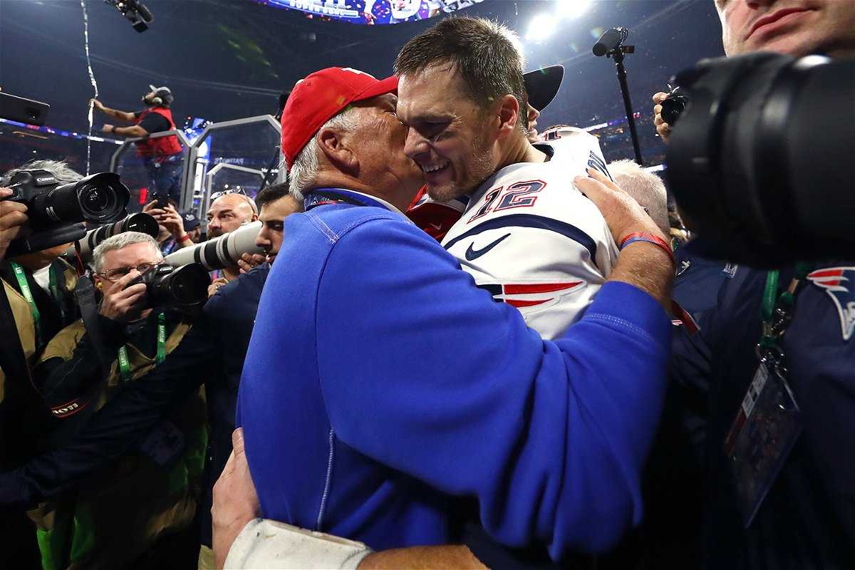 "Celui qui ne m'a pas poussé": Tom Brady est ému en parlant de l'impact de son père sur sa vie et sa carrière dans la NFL