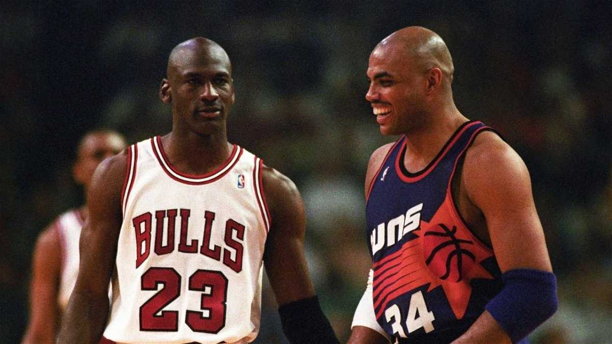 Charles Barkley: "Personne n'a dit à Michael Jordan qu'après 4 ou 5 ans, tu dois sortir d'ici, tu ne gagneras pas de championnat.  Les choses ont commencé à devenir folles avec Lebron James »