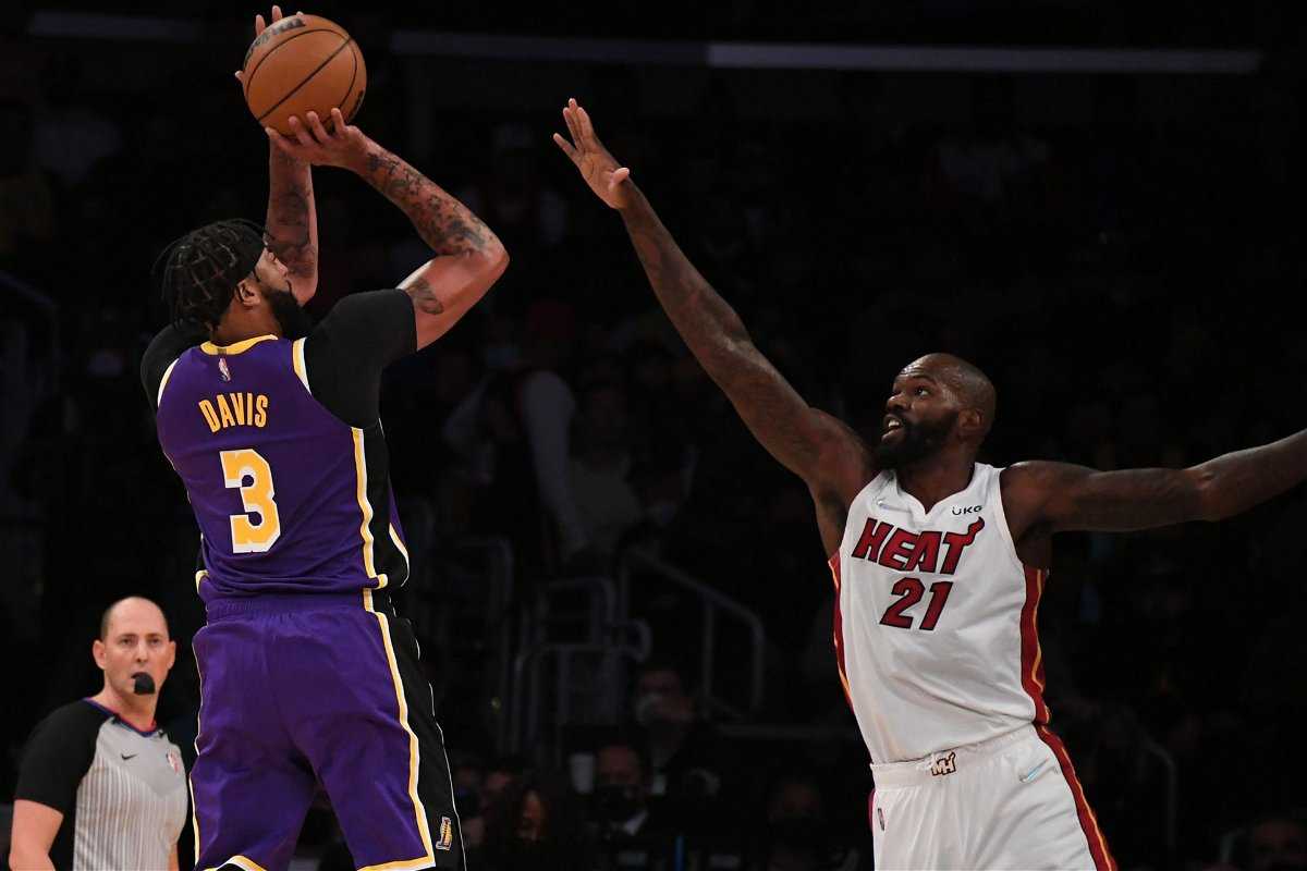 "Je me suis fait cyberintimider pour aller au travail": Anthony Davis des Lakers travaillant avec un spécialiste du tir envoie le Twitter de la NBA dans un effondrement