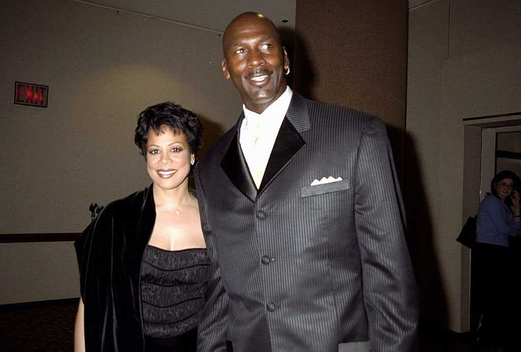 La grande promesse de Michael Jordan à son ex-femme Juanita à la télévision en direct concernant son jeune fils des années avant leur divorce médiatisé