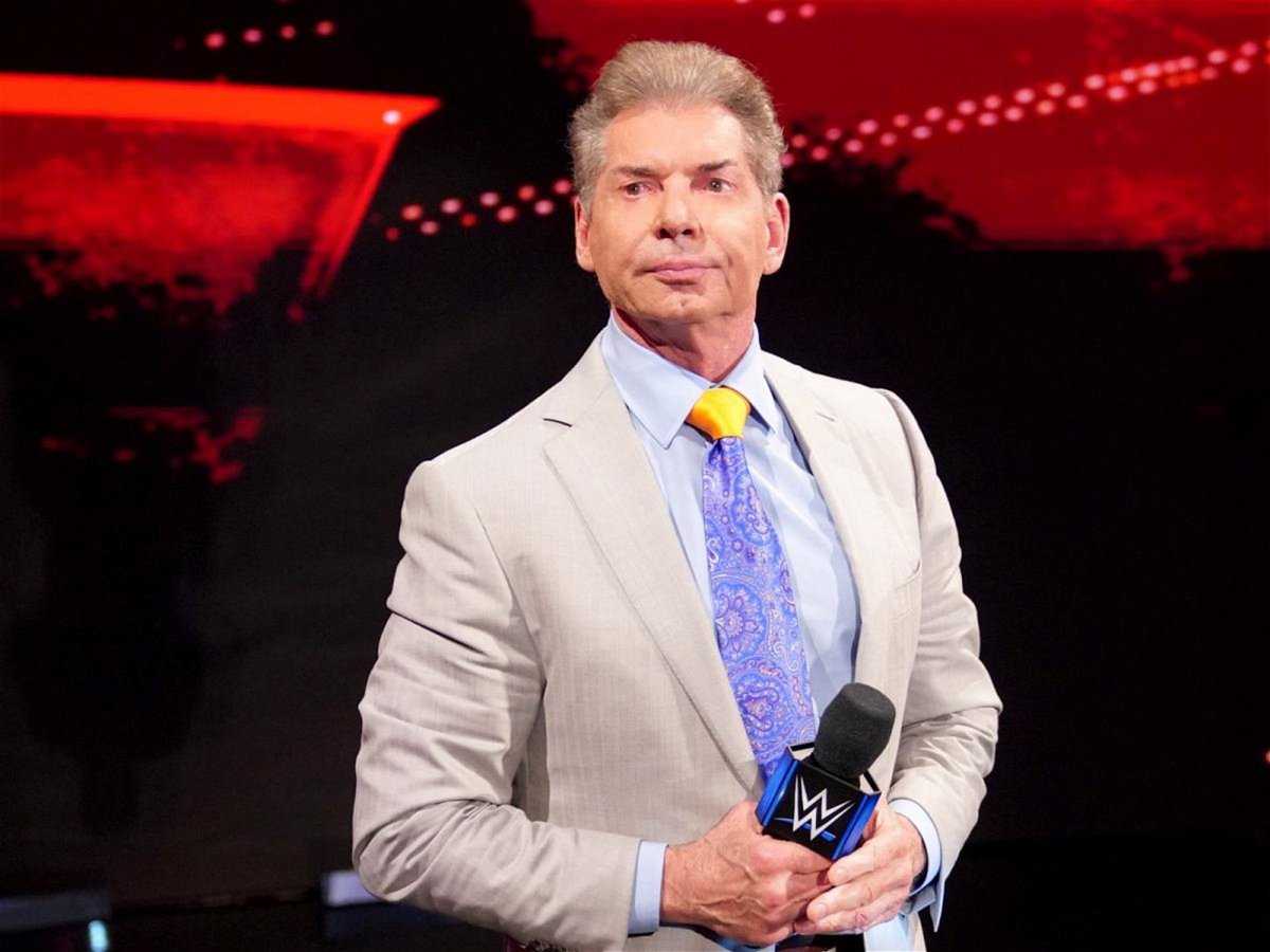 La légende de la WWE met en garde Ronda Rousey à propos de la mesquinerie de Vince McMahon : « Je l'ai suspendu pendant un mois »