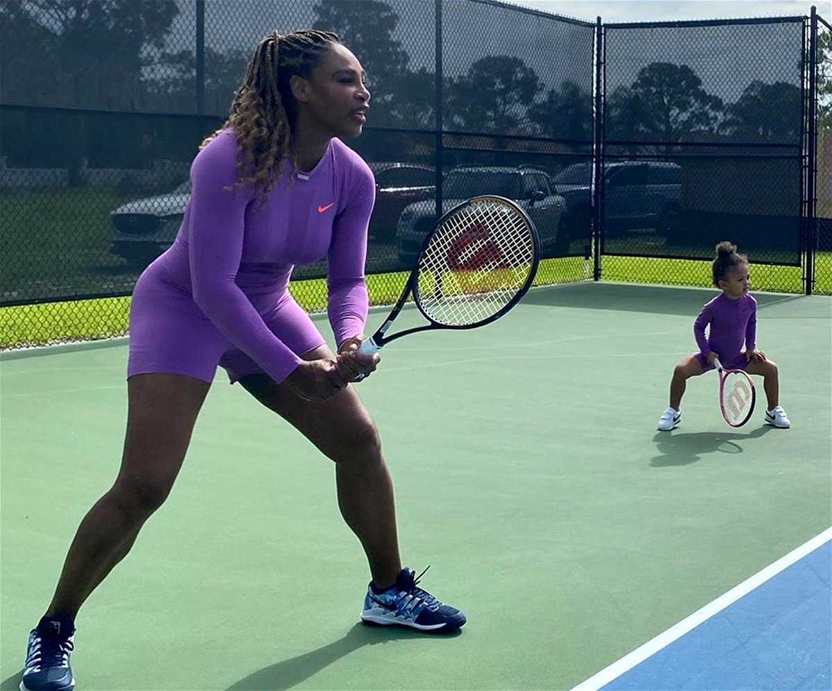 La reine Serena Williams arrive avec sa princesse Olympia à Londres pour son 24e Slam Quest aux championnats de Wimbledon 2022