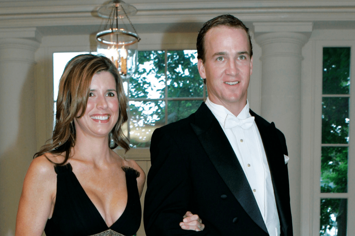 L'épouse de Peyton Manning, Ashley Thompson, a un portefeuille d'activités qui s'étend jusqu'à la NBA ;  Quelle franchise possède-t-elle ?