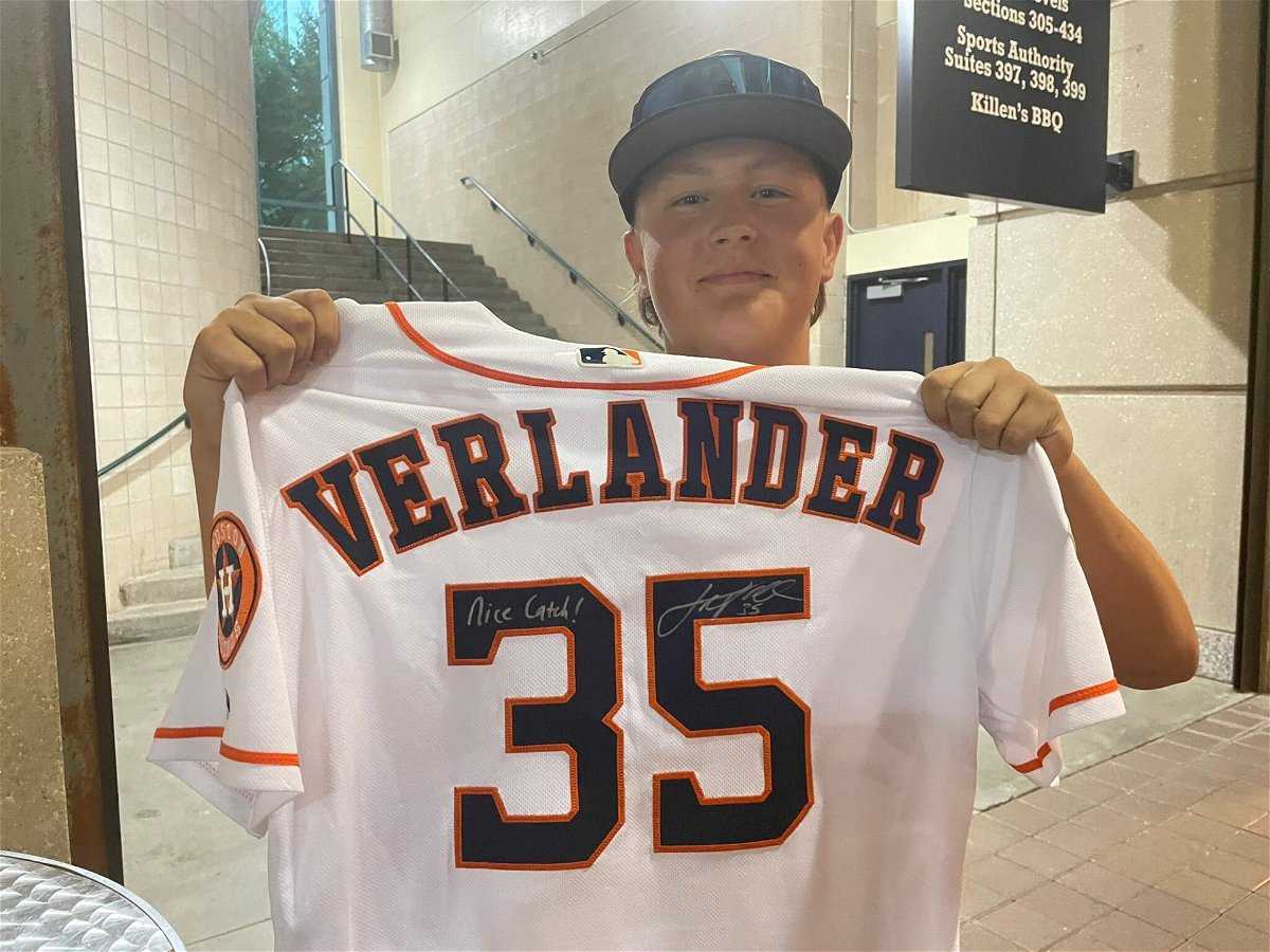 "Meilleure fête des pères" - Un jeune fan de baseball conclut le meilleur accord avec les Astros de Houston pour rendre le premier ballon de course à domicile de JJ Matijevic