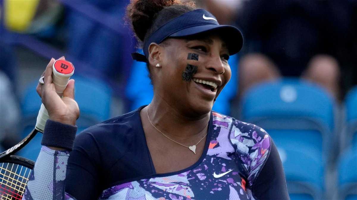 "Pour aider à soulager la pression" - Des fans curieux de Serena Williams essaient de décoder la mystérieuse bande de visage lors de son retour à Eastbourne
