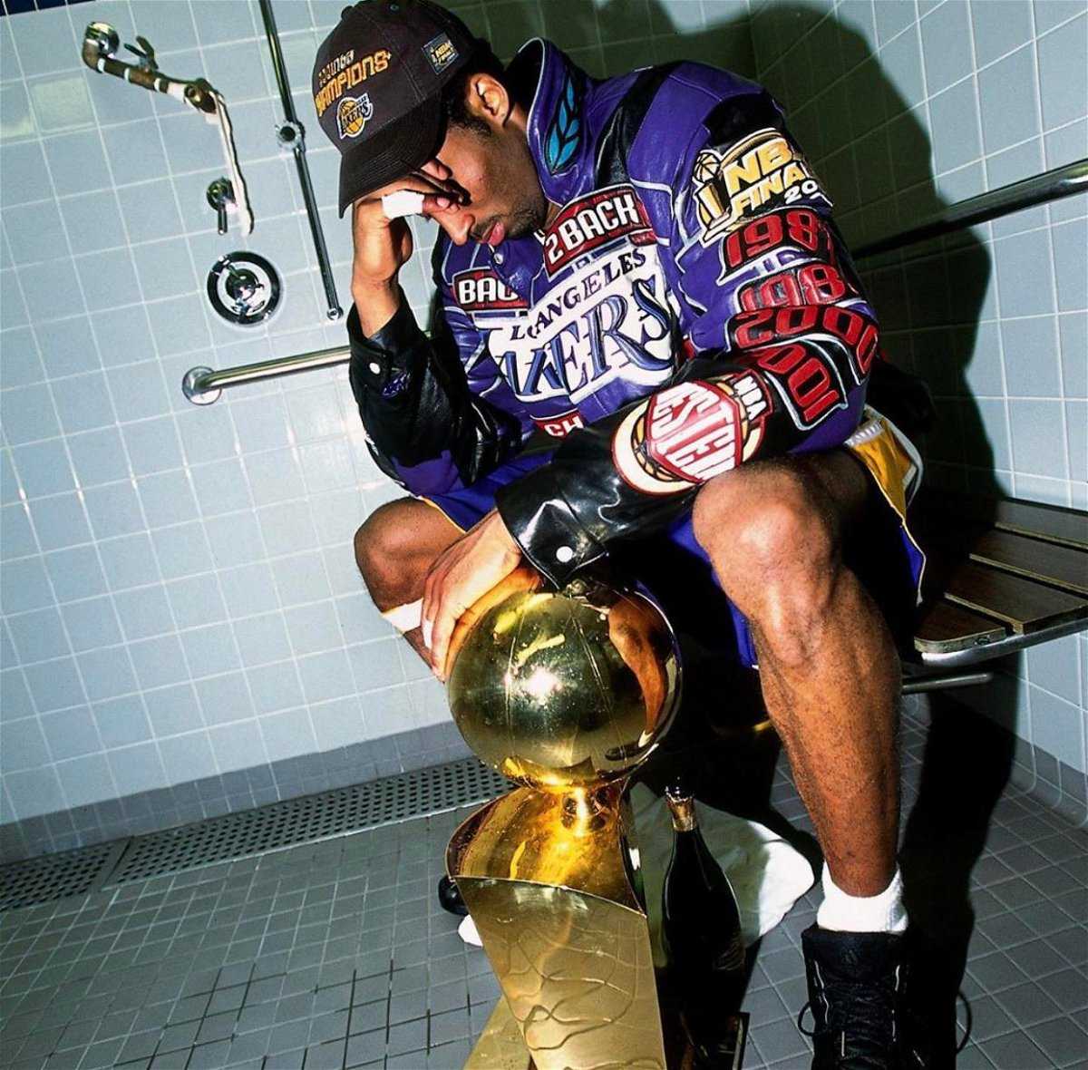 Pourquoi la légende des Lakers Kobe Bryant était-elle triste sur sa photo emblématique après avoir remporté un championnat NBA avec Shaquille O'Neal ?