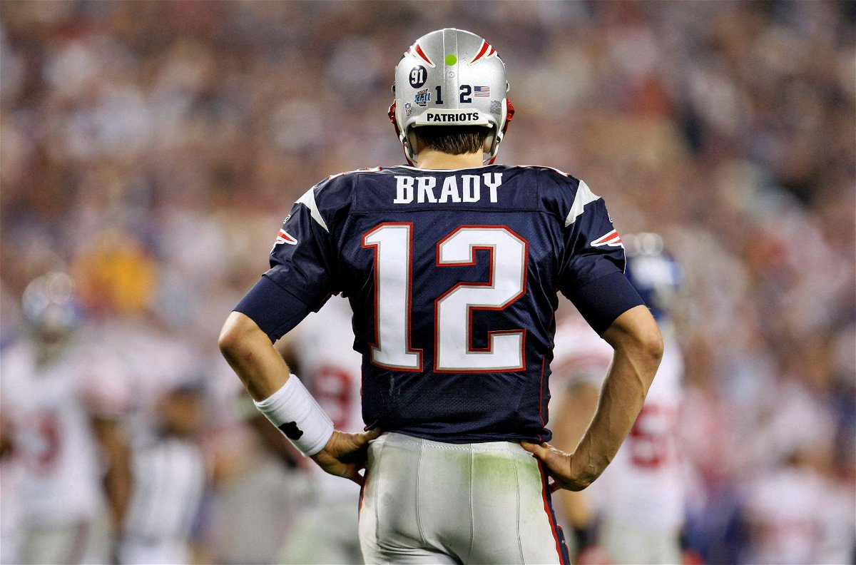 Regardez: Tom Brady anéantit les Titans du Tennessee avec 5 touchés en 10 minutes brandissant le maillot rouge des Patriots à la NFL