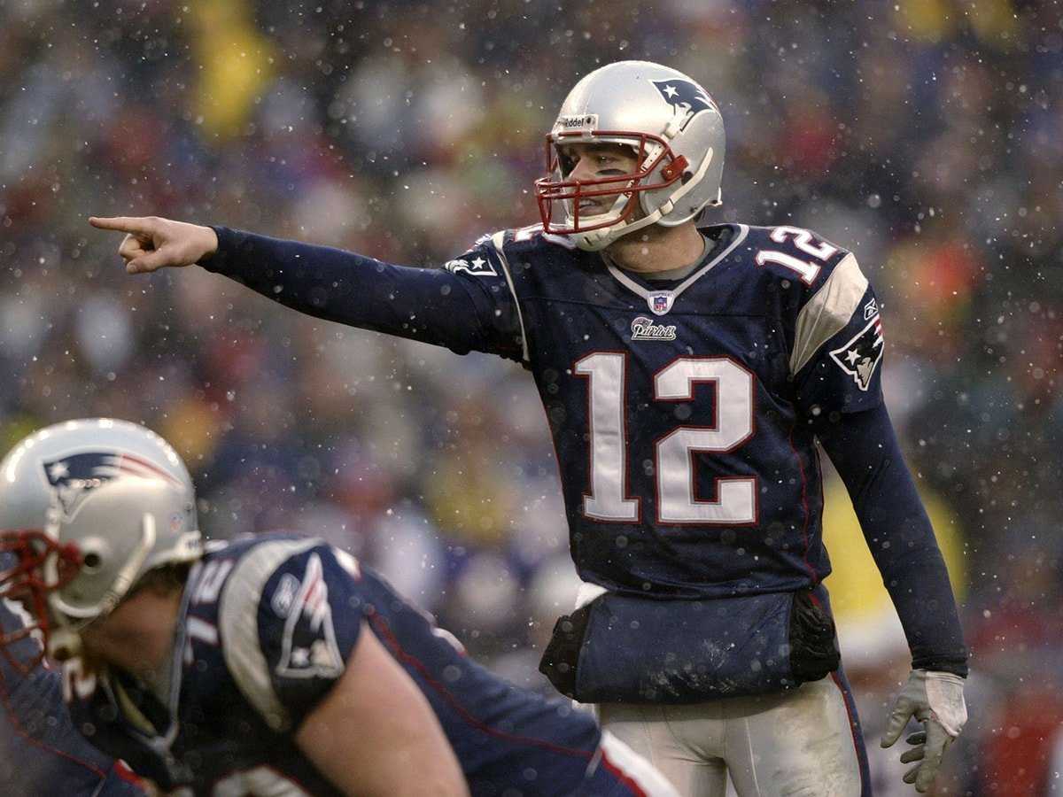 Tom Brady n'a jamais voulu son maillot emblématique n ° 12 après avoir été repêché dans la NFL malgré la génération de 20 millions de dollars par an sous la marque "TB12"