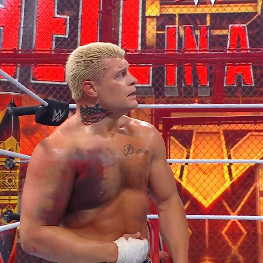 "Un vrai Main Eventer": Cody Rhodes laisse tomber les fans de la WWE sur leurs pieds après avoir lutté avec un muscle pectoral déchiré