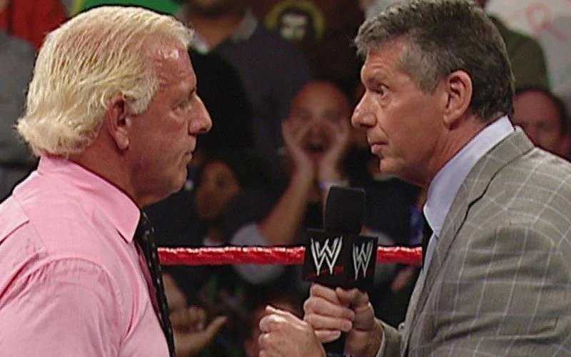 Vince McMahon 'Chewed Out Ric Flair's A **' So Bad Le 16x champion du monde éclate en sanglots: "N'êtes-vous pas un homme en assez!"