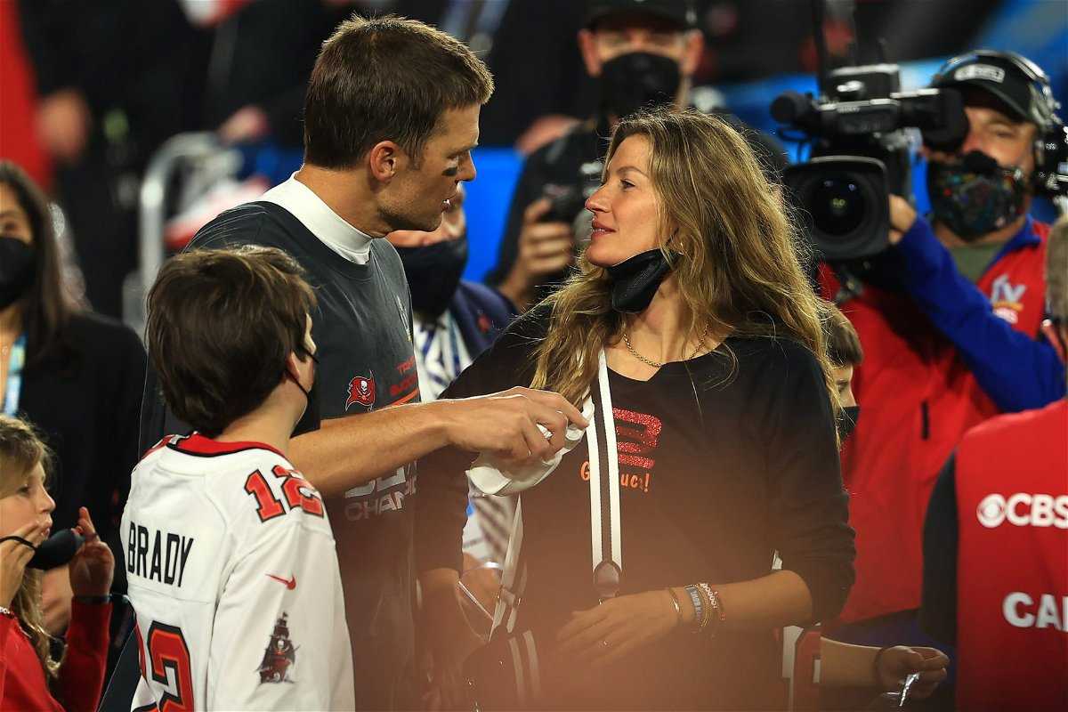"Vous avez de la chance d'avoir épousé une sorcière": Tom Brady, qui garde des "petites pierres spéciales" et porte des colliers, a révélé une fois les "superstitions" intenses d'avant-match de sa femme Gisele Bündchen