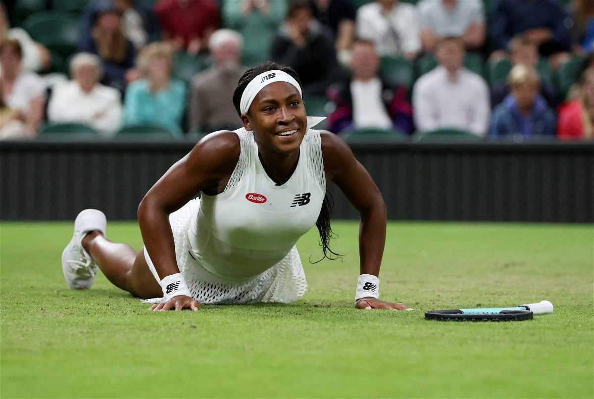 Coco Gauff se moque d'une chute ridicule aux championnats de Wimbledon 2022
