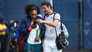 "Il vient d'améliorer les choses" - Serena Williams établit un parallèle entre l'ex-entraîneur Patrick Mouratoglou et le père Richard