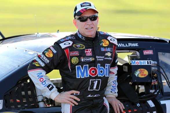 Le membre du Temple de la renommée de NASCAR, Mark Martin Lands, chef d'équipe