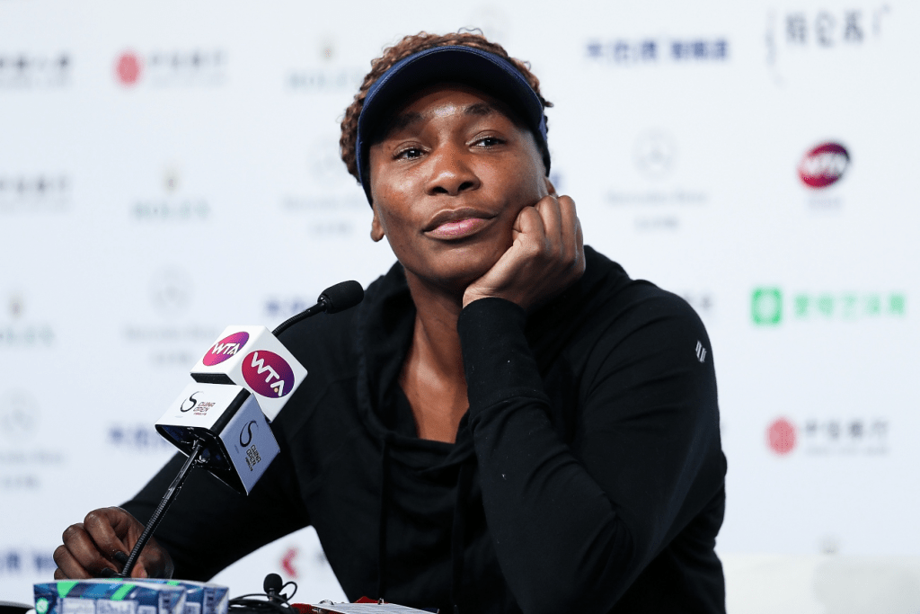 Venus Williams arrête un journaliste avec une réponse effrontée aux championnats de Wimbledon 2022
