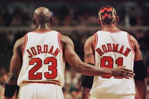 3 ans avant de choquer la ligue en recrutant la superstar flashy Dennis Rodman, Michael Jordan l’a publiquement abusé dans une interview