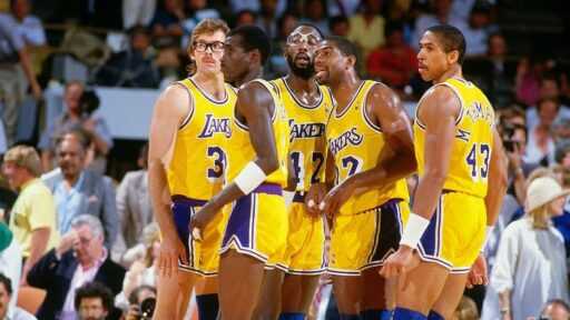 La légende des Lakers de 60 ans, qui a fait du jogging à travers les États-Unis, laisse l’ancien champion de la NBA perplexe avec son athlétisme irréel : “Je ne pouvais pas monter les escaliers en courant”