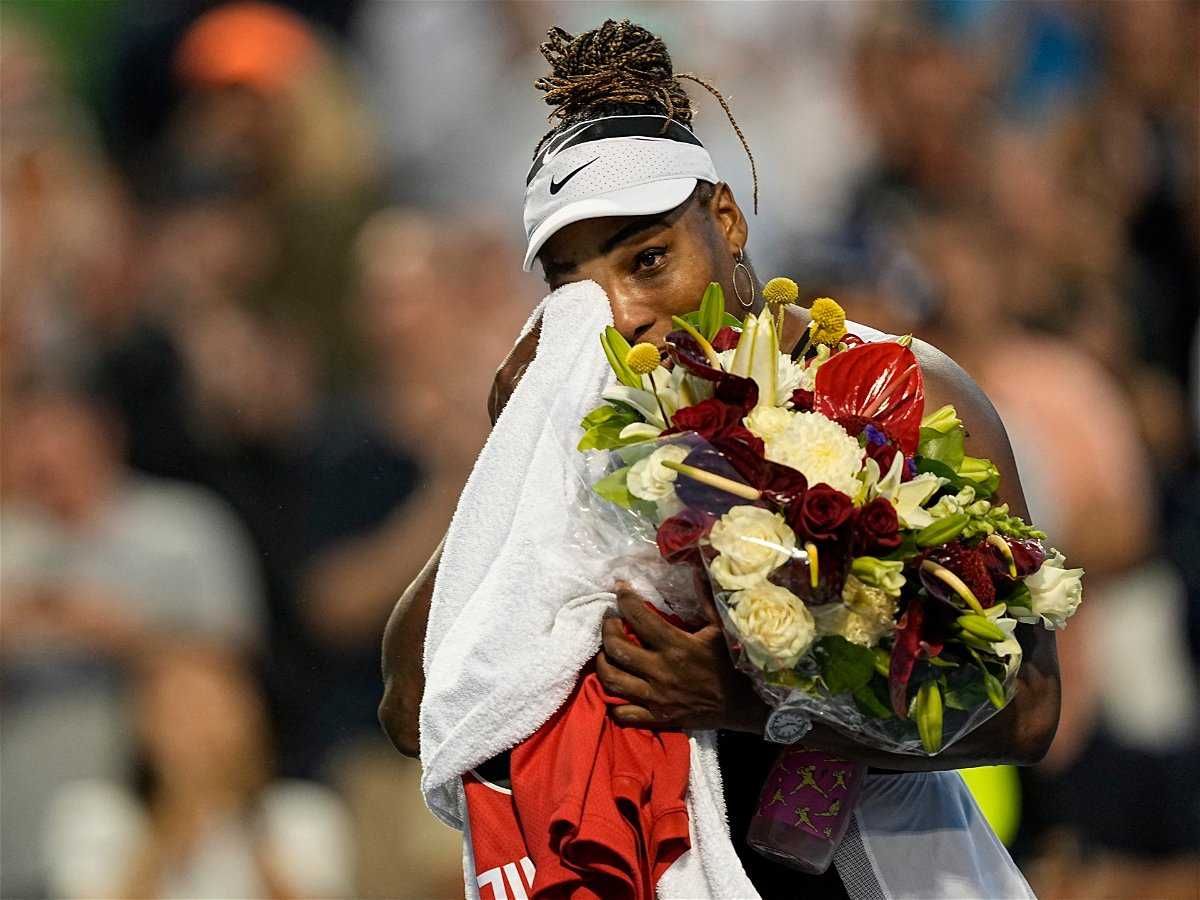 VIDÉO : Serena Williams fond en larmes à Toronto alors que sa fille Olympia regarde après la perte de Belinda Bencic